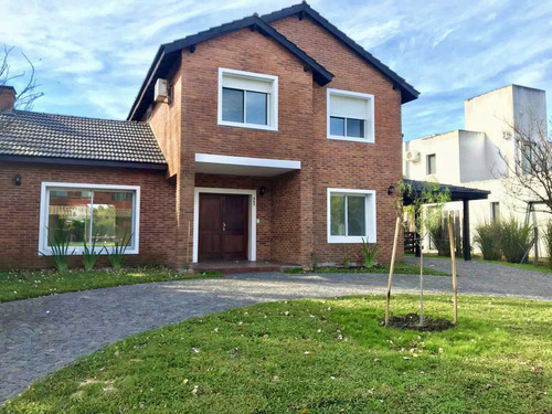 Oportunidad Casa En Alquiler Anual En Santa Bárbara.