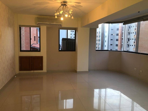 Imagen 8 de 12 de Venta De Amplio Pent House En La Trigaleña Valencia. Código 440181