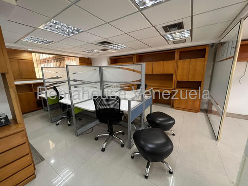 Oficina Centro En Venta En Los Dos Caminos. Cecilia Gutierrez. 25-18382