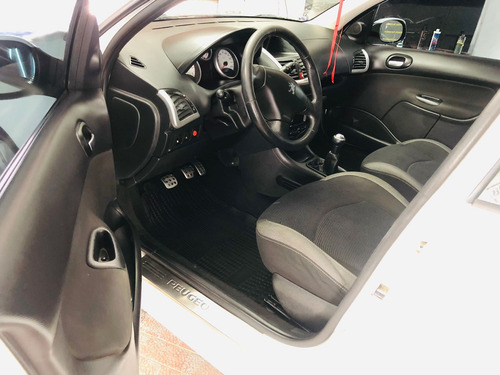 Peugeot 207 1.6 Sedan Feline 106cv