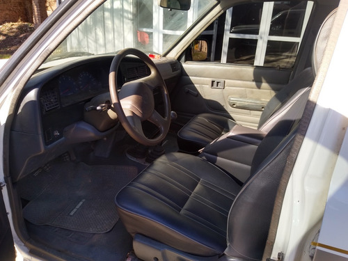 Imagen 3 de 8 de Toyota Hilux 4x4 Doble Cabina