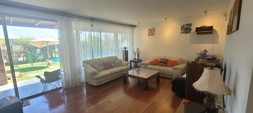 Casa En Venta De 6 Dorm. Colegio Dunalastair Peñalolen