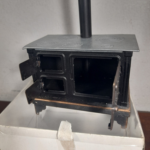 Imagem 3 de 7 de Deagostini Casa Vitoriana Fogão A Lenha Metal Com Caixa