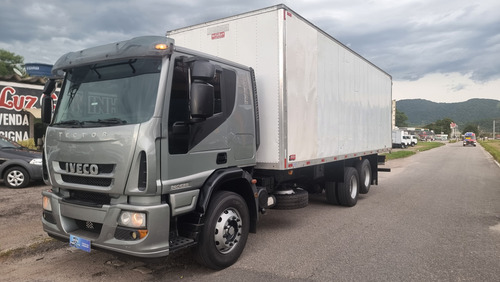 Iveco Tector Modelo 240 E 28 Cabina Lei Baú Ano 2015 Com Ar