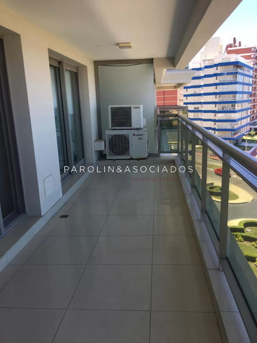 Apartamento En Venta De 3 Dormitorios En Suite En Torre Imperiale, Punta Del Este.