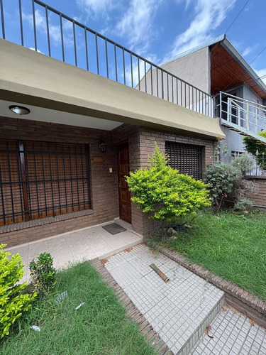 Casa En Venta En Poeta Lugones, Apta Crédito, 4 Dor, 2 Baños