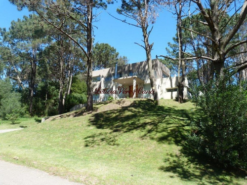 Imagen 2 de 30 de Venta Casa 4 Dormitorios En Club Del Lago, Laguna Del Sauce, Punta Ballena