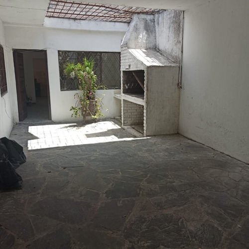 Imagen 2 de 13 de Hermosa Y Soleada Casa Con Excelente Locomoción