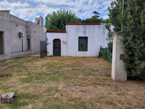 Casa En Venta En Pueblo Nuevo. Excelente Ubicacion. 