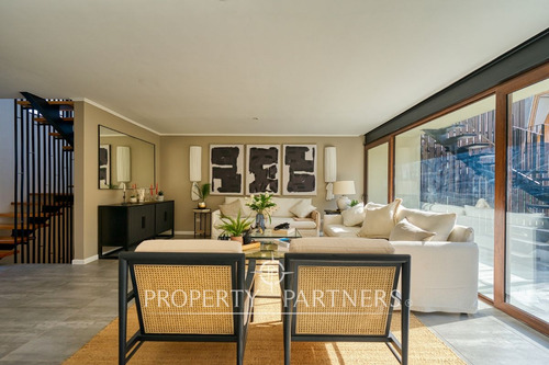 Cómodo Townhouse, Con Excelente Ubicación