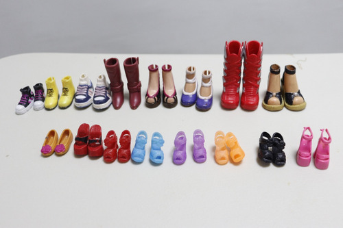 Lote 17 Pares De Zapatos Barbie (Usado)