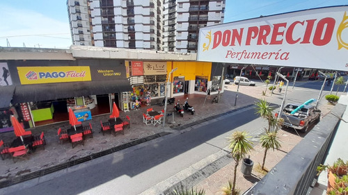 Departamento 3 Amb Sobre Peatonal C/ Quincho F: 7477