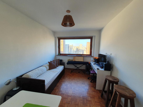 Departamento En Venta 2 Ambientes En Balvanera - Piso Alto Con Muy Buena Vista