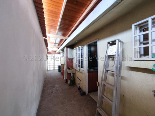 Casa En Venta Canaima Ii Guatire. 24-3741 Jt