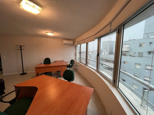 Imagen 2 de 13 de Oportunidad De Negocio! Apartamento En Venta Sobre Avenida Libertador, Aguada, 2 Dormitorios Con Garaje Doble