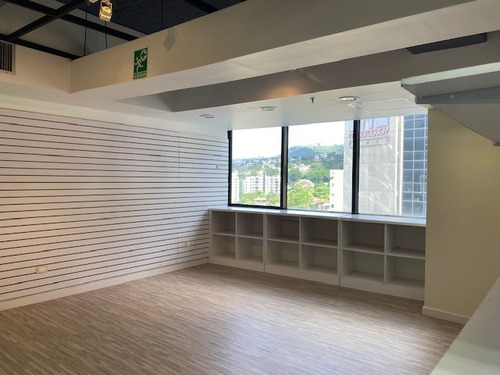 Imagen 29 de 30 de Oficina En Venta En Cc Macaracuay Plaza Remodelada Con Vista Al Avila