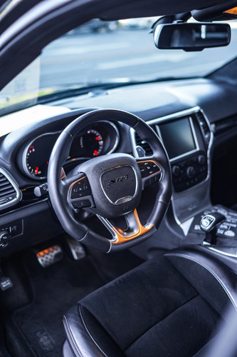 Imagen 10 de 19 de Jeep Grand Cherokee Srt