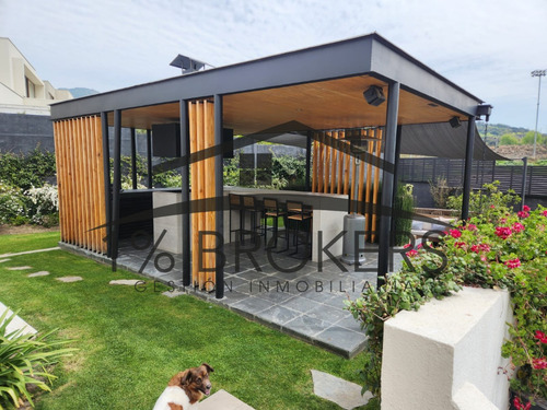 Increible Casa En Exclusivo Condominio De Lo Barnechea