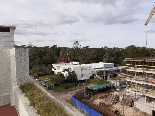 Imagen 18 de 23 de Apartamento 2 Dormitorios En Playa Mansa Primera Linea. Punta Del Este.