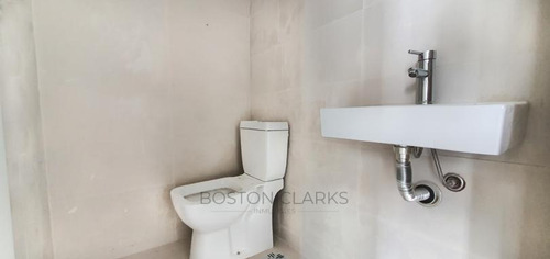 Local Comercial En Alquiler En Excelente Punto En Ciudad Vieja