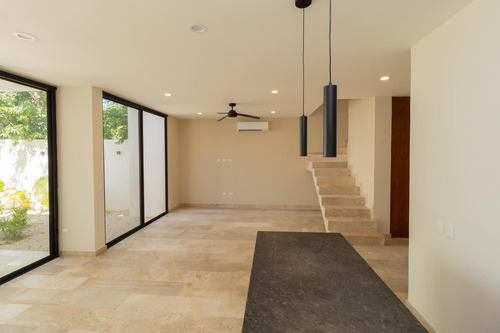 Casa En Venta En Privada Residencial Playa Del Carmen (1187)