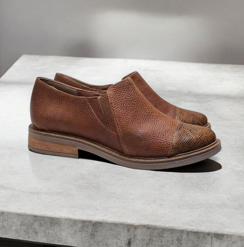 Zapato Cerrado Chato Cuero Punta Semi Fina Olivia I25 Suela 36