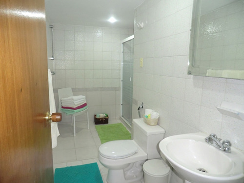 Imagen 11 de 13 de En Venta Comodo Apartamento En Los Palos Grandes Fr
