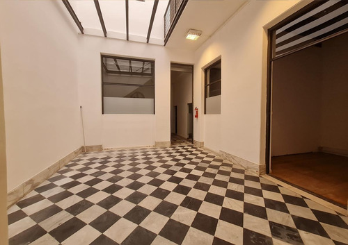 Imagen 4 de 14 de Casa Reciclada En Alquiler 9 Oficinas Independientes, 6 Baños, Sin Gastos Comunes!