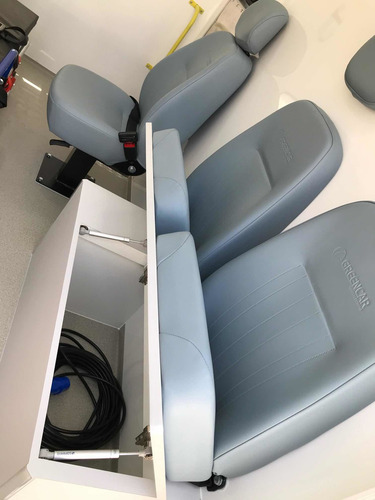 Imagem 16 de 19 de Hilux 4x4 Ambulância Baú Uti Tipo D