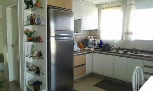 Imagem 7 de 13 de Linda Casa - 04 Dormitórios C/ Suíte E Piscina - Barreiros - 2387