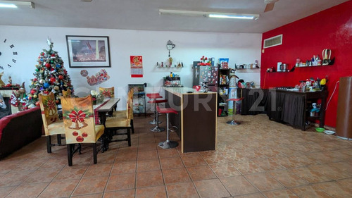 Local Comercial Con Casa Habitación En Venta, Col. Centro, Mazatlán, Sinaloa.