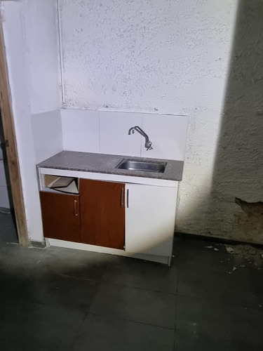 Imagen 6 de 8 de Local -local, 8 De Octubre Y Serrato, 5 Mts De Frente, 230 M2 !!