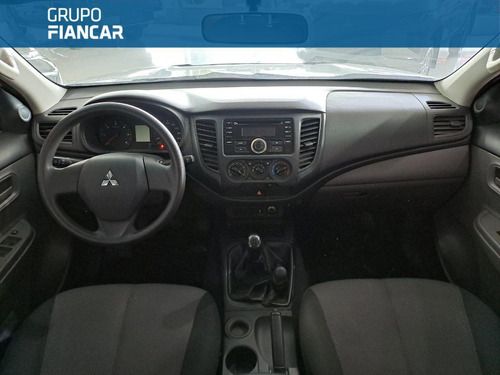 Imagen 6 de 14 de Mitsubishi L200 4x4 Turbo Diesel 2020