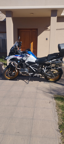 Inmaculada, Muchos Accesorios, Akrapovic