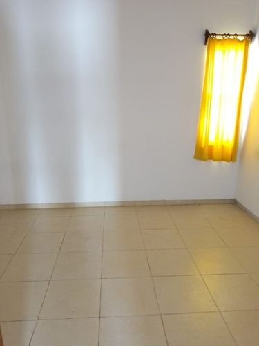 Apto. En Malinas 3412/2 Esq. Albania. $14500