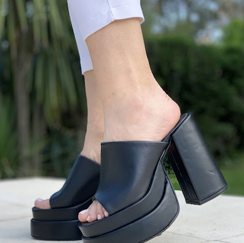 Imagen 4 de 7 de Zapato Botinera Zueco Cuero Plataforma Taco Alto 13 Cm