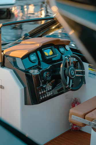 Lancha Azov Z260 14 Pessoas, Maior Cockpit, Com Banheiro!