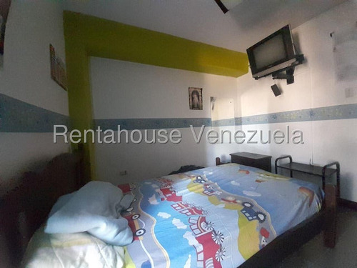 Maribel Morillo Asesor Inmobiliario De Rentahouse Vende Conservado Y Comodo Apartamento; De 95m2 Con 3 Hab. Y 2 Baños; Conjunto Privado Con Vigilancia; Condominio Arcas De Norte; Este De Barquisimeto