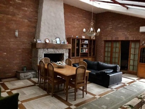 Imagen 3 de 27 de Impresionante Casa Con Patio Y Pileta En El Centro De Rosario