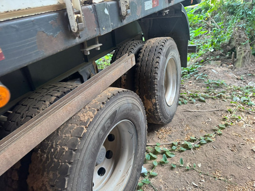 Carreta Randon Graneleira Com Pneu E Assoalho De Chapa