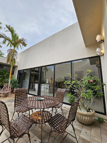 Casa De Una Planta Con Alberca Ubicada Canarias Conkal.
