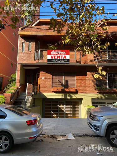 Triplex De Cuatro Ambientes En Venta, Ramos Mejia. Excelente Ubicación.