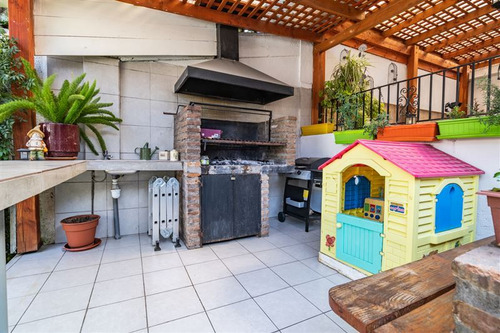 Casa En Venta De 3 Dorm Con Dpto Independiente. Las Condes