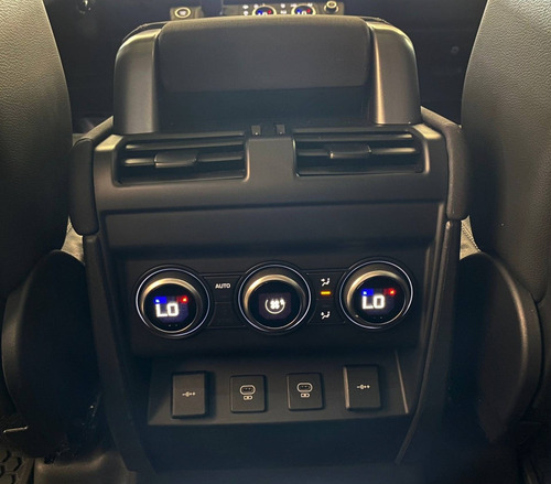 Imagem 9 de 15 de Land Rover Defender 2.0 P300 Gasolina 110 Se Awd