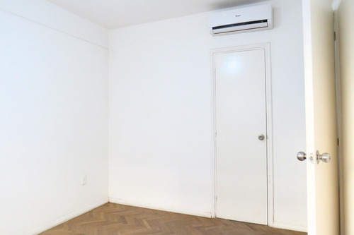 Venta Apartamento De Un (1) Dormorio Con Renta. Ciudad Vieja. Renta Anual 7%