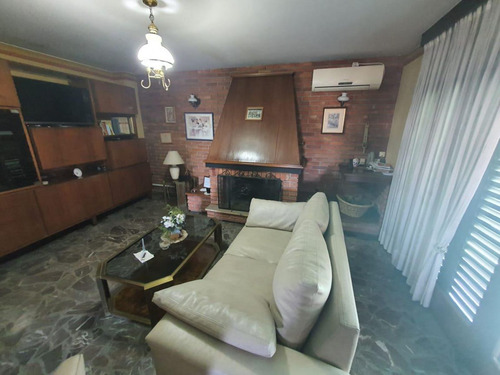 Venta, Departamento 4 Dormitorios Con Quincho Privado.