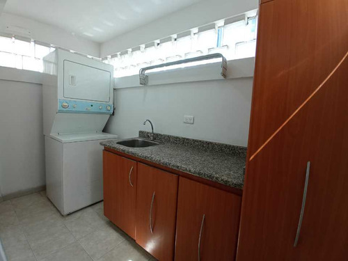 Imagen 7 de 27 de En Venta Apartamento Remodelado 144 M² 4h/3b/2 Pe Chuao