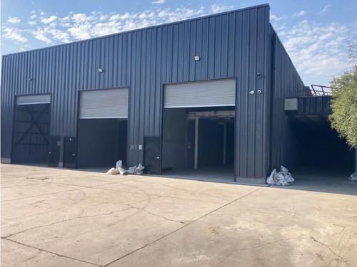 Arriendo Bodega De 219 M² En El Salto, Recoleta.