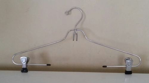 Ganchos De Ropa Con Pinzas - Par - (Usado)