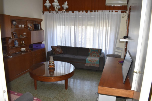 Imagen 4 de 29 de Casa En Venta - 2 Dormitorios 1 Baño - 209mts2 - Villa Santos Tesei